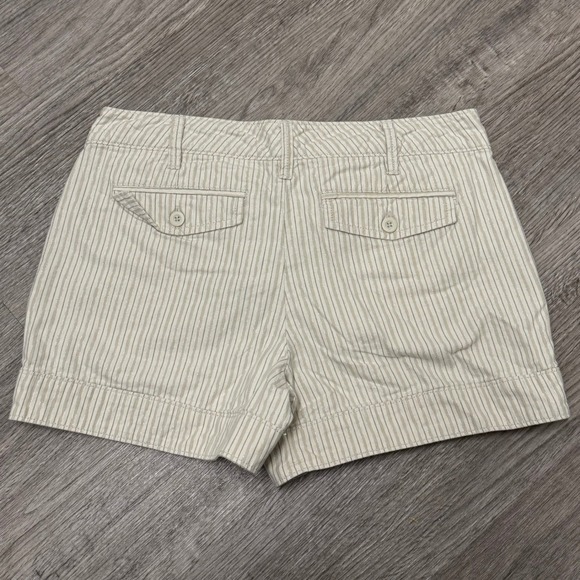 Gap Womens Khaki White Metallic Striped Shorts Size 6 Chino Cuffed Casual - Picture 7 of 8
